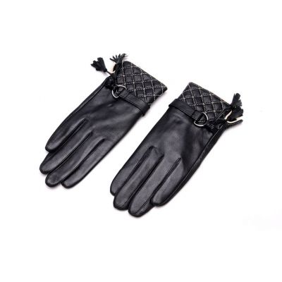 Winter Gloves Leather woman with diamond stitching and strap closure