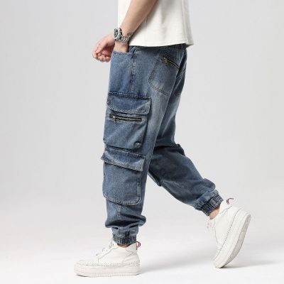 Relaxed tapered multi-pocket jeans in blue for men