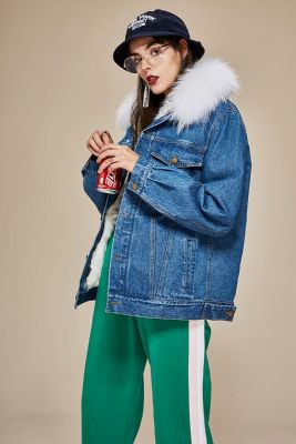 Jeans jacket for women with fur collar and inner wool lining