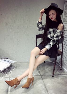 Short boots with contour nail for woman trend winter