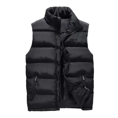 Sleeveless jacket for men with high collar and zipped pockets