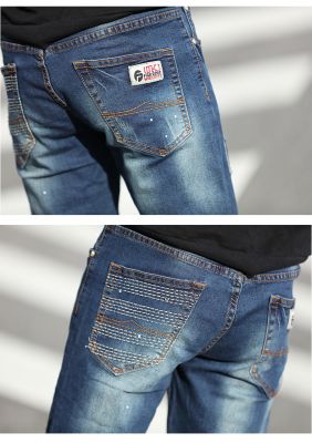 Men's slim jeans with patch and trendy stitching