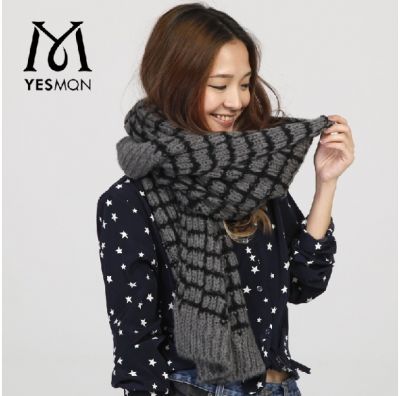 Fashion winter scarf pattern with square end