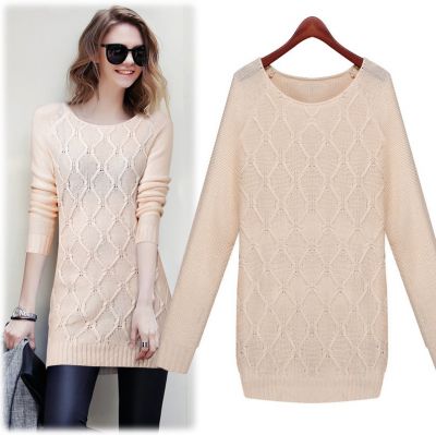Long Jumper for Women with Knitted Wave Design and Round Collar