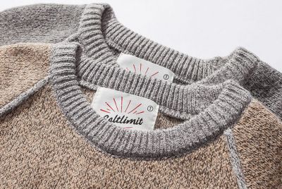 Round neck knitwear jumper for men with subtle color blocs