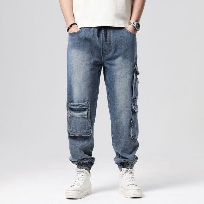 Relaxed tapered multi-pocket jeans in blue for men