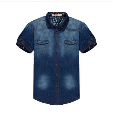 Short sleeved denim shirt for men with classic chest pockets