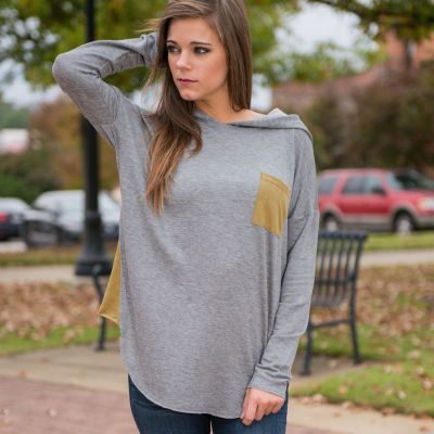 Long sleeve t-shirt for women with contrast color chest pocket