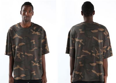 https://urbansapes.com/media/catalog/product/cache/6db4e9d0eb99193058c65e31ad32b6c4/t/-/t-shirt-oversize-camouflage-yeezy-coupe-large-homme-femme-sw9899-01.jpg