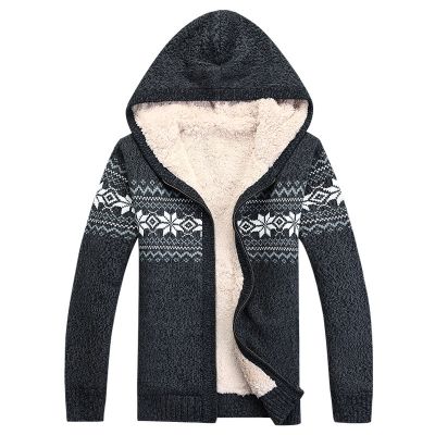 Thick Wool Hoodie for Men with Inner Fur and Winter Stripe Print