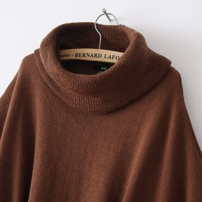 Loose fashion jumper for women with large rolled up collar