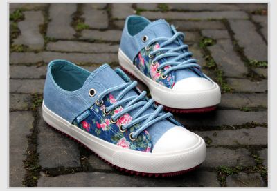 Casual Summmer Sneakers for Women with Flower Print and Plastic Toe Shell