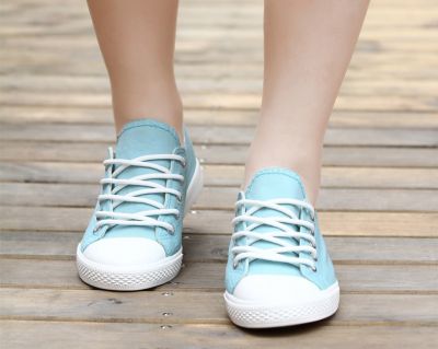 Summer Sports Canvas Sneakers for Women with Low Top Design