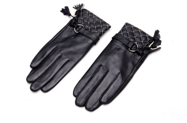 Winter Gloves Leather woman with diamond stitching and strap closure