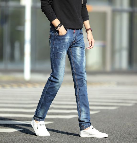 Men's slim jeans with patch and trendy stitching
