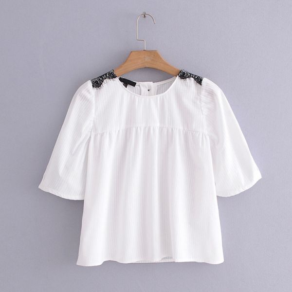 Summer t-shirt for women with black lace details