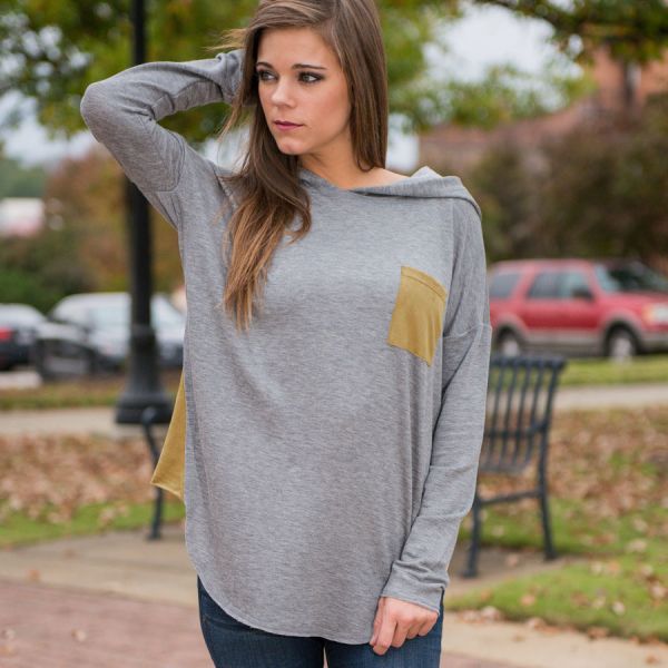 Long sleeve t-shirt for women with contrast color chest pocket